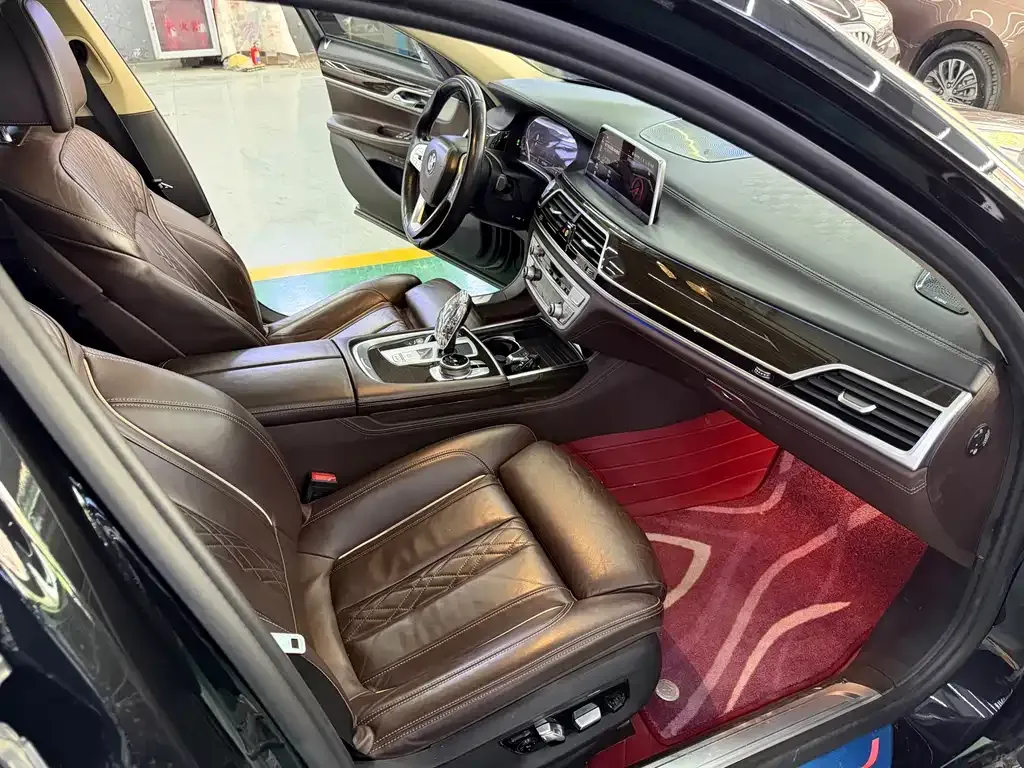 BMW 7 Series 2022 из CN, фото 6
