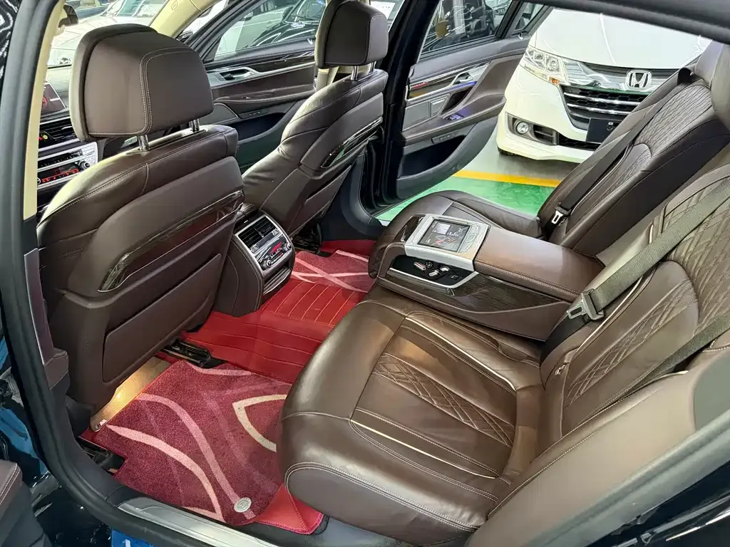 BMW 7 Series 2022 из CN, фото 4