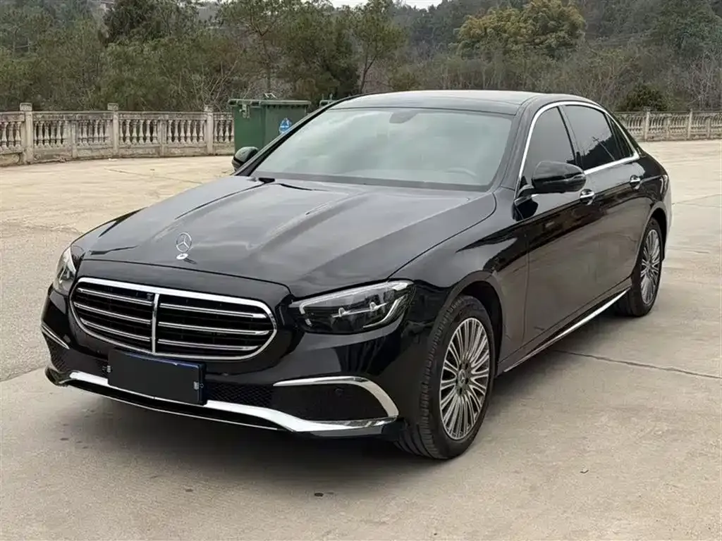 Mercedes-Benz E-Class — фото 1
