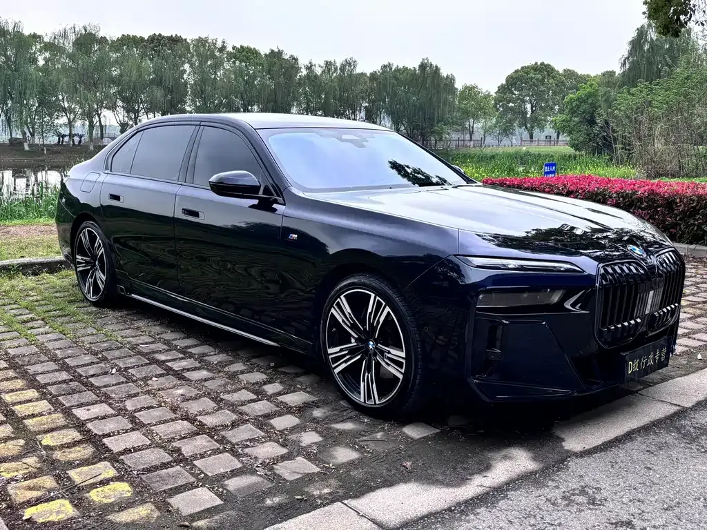 BMW 7 Series — фото 10