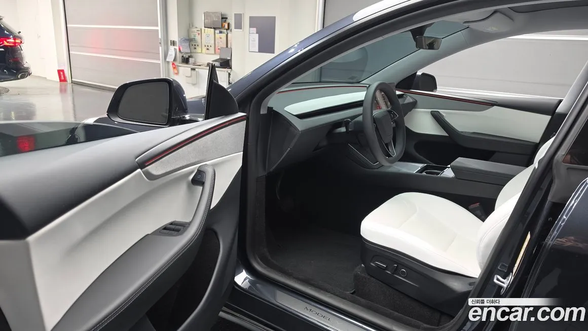 Tesla Model Y — фото 10