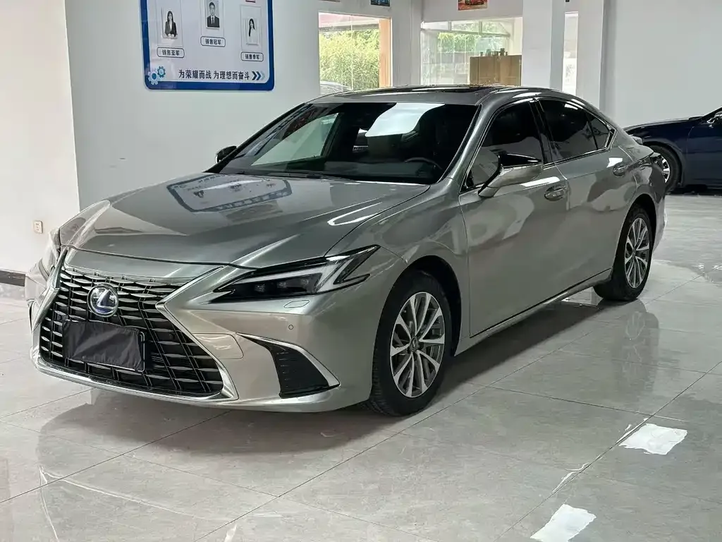 Lexus ES — фото 1
