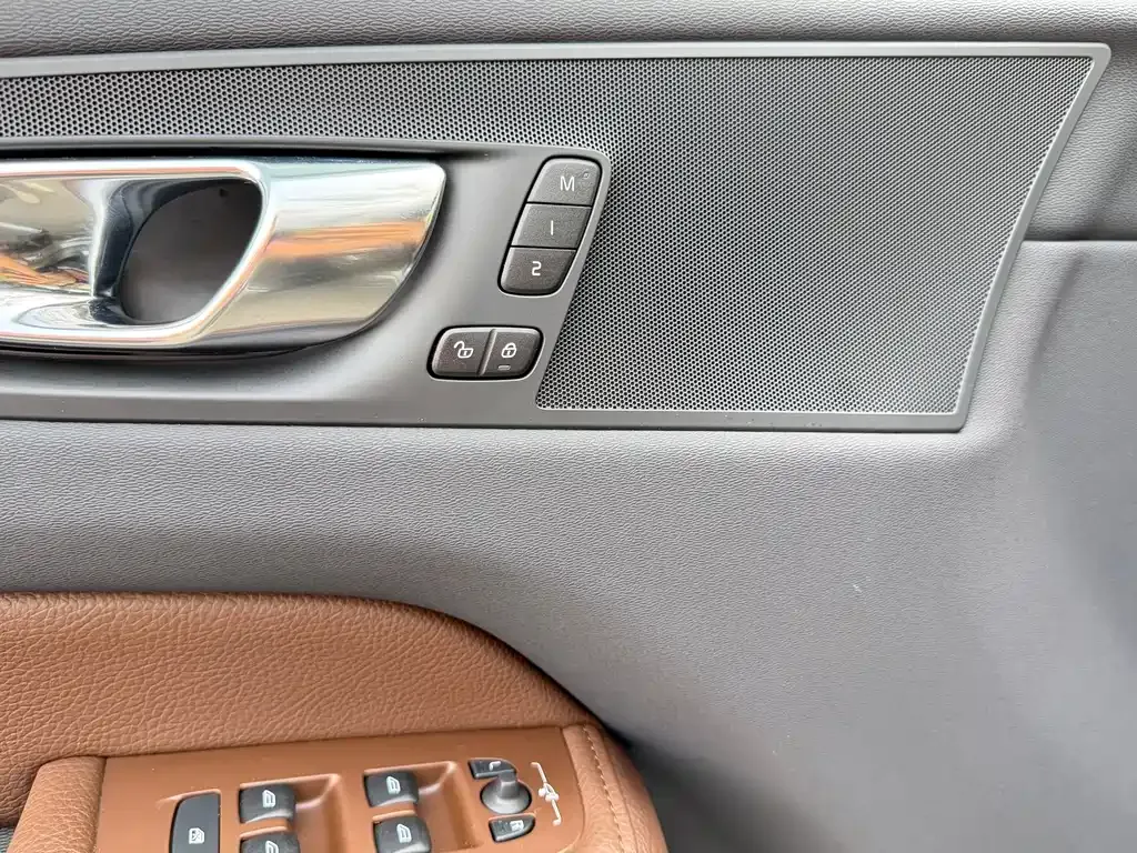 Volvo XC60 2021 из CN, фото 9