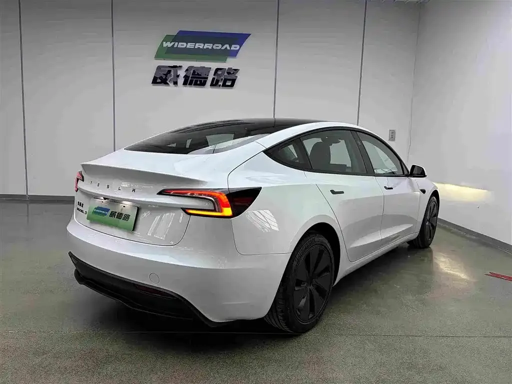 Tesla Model 3 — фото 5