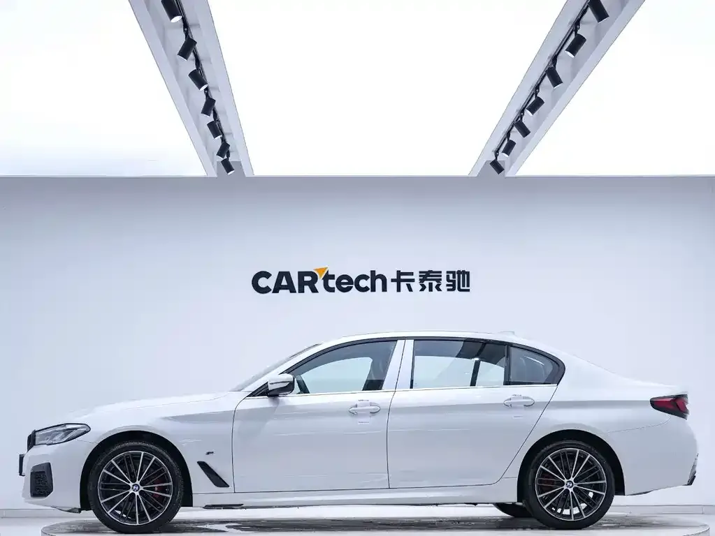 BMW 5 Series — фото 5