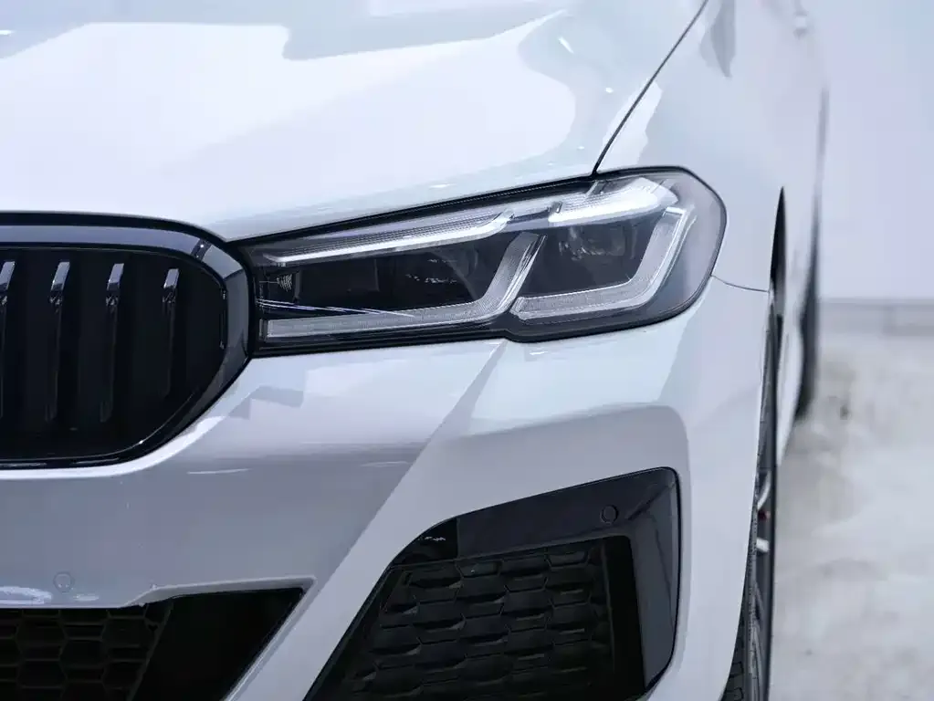 BMW 5 Series — фото 2
