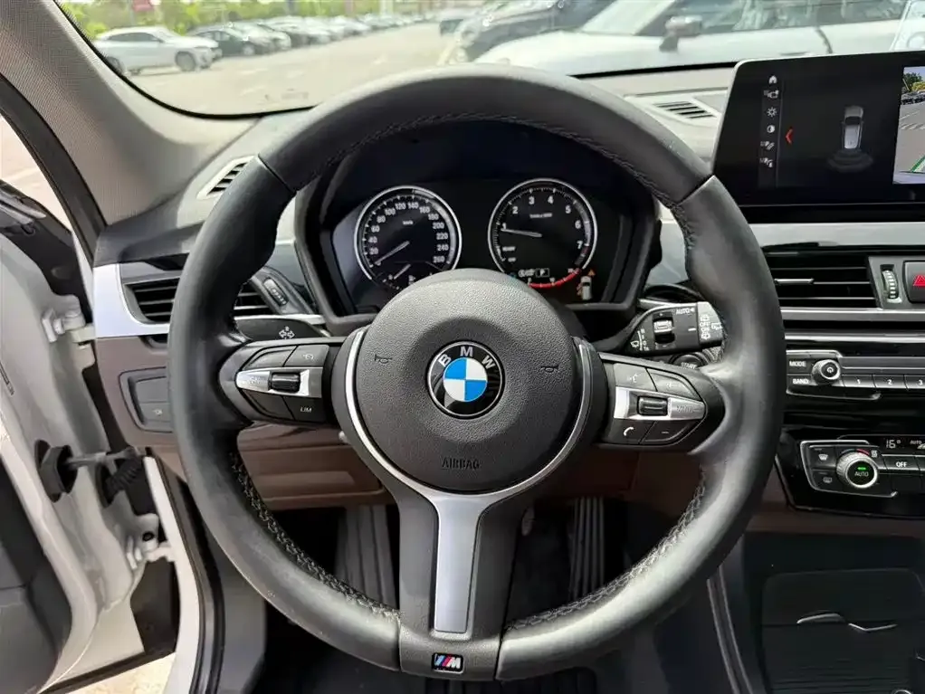 BMW X1 — фото 10