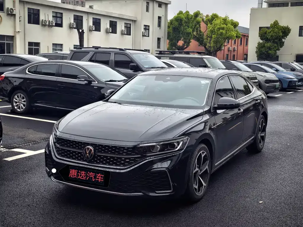 Volkswagen Passat — фото 1