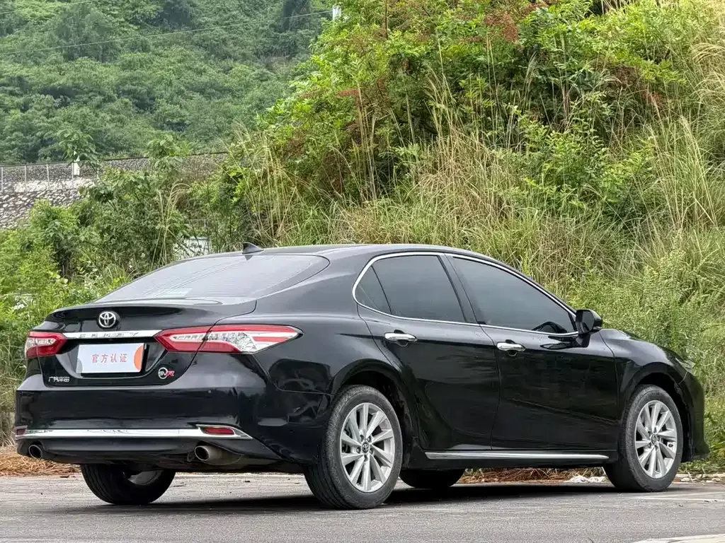 Toyota Camry — фото 9
