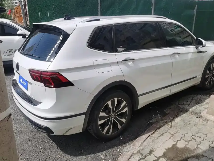 Volkswagen Tiguan L — фото 3