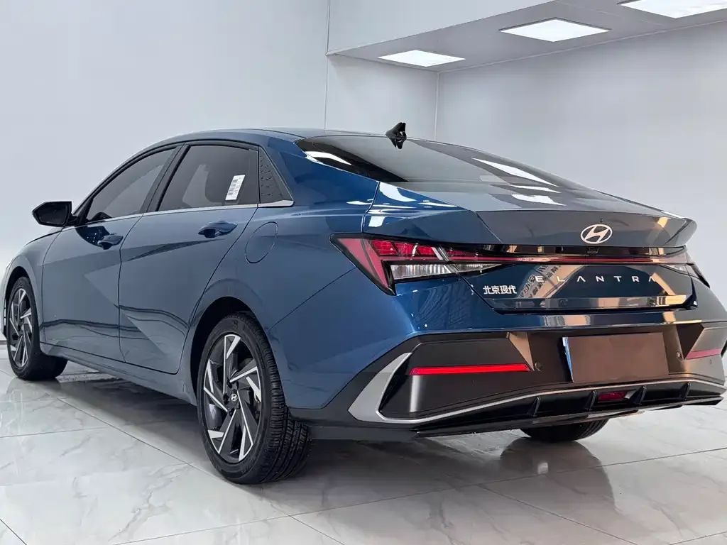 Hyundai Elantra — фото 9