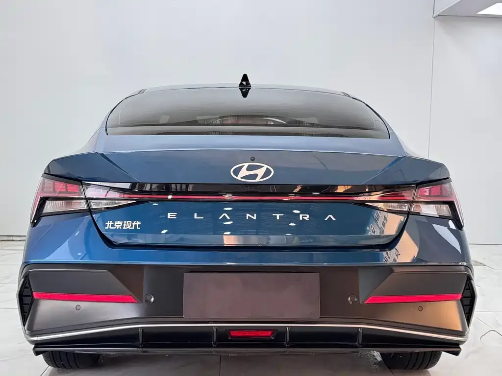 Hyundai Elantra — фото 8
