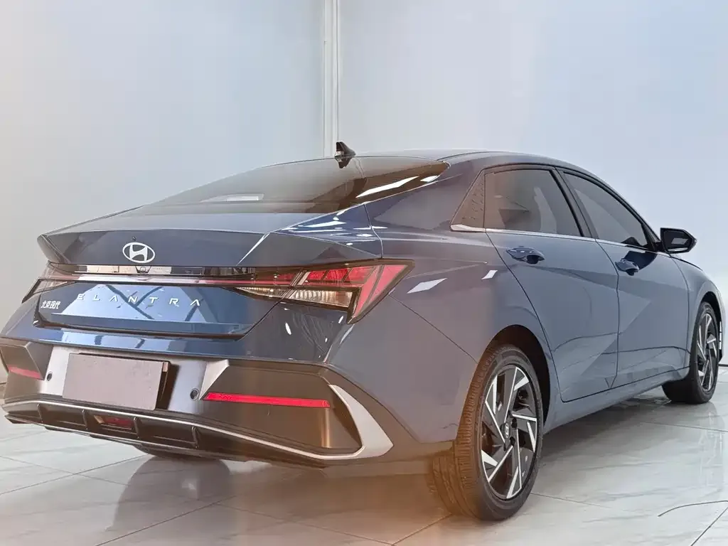 Hyundai Elantra — фото 6