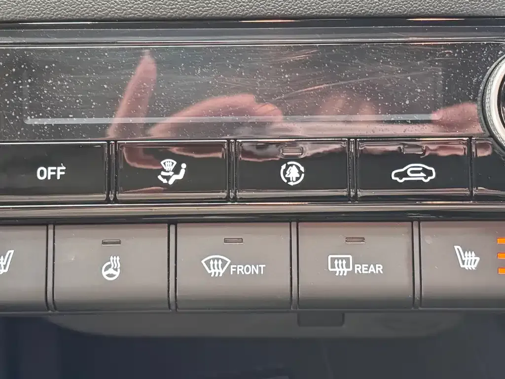 Hyundai Elantra — фото 3