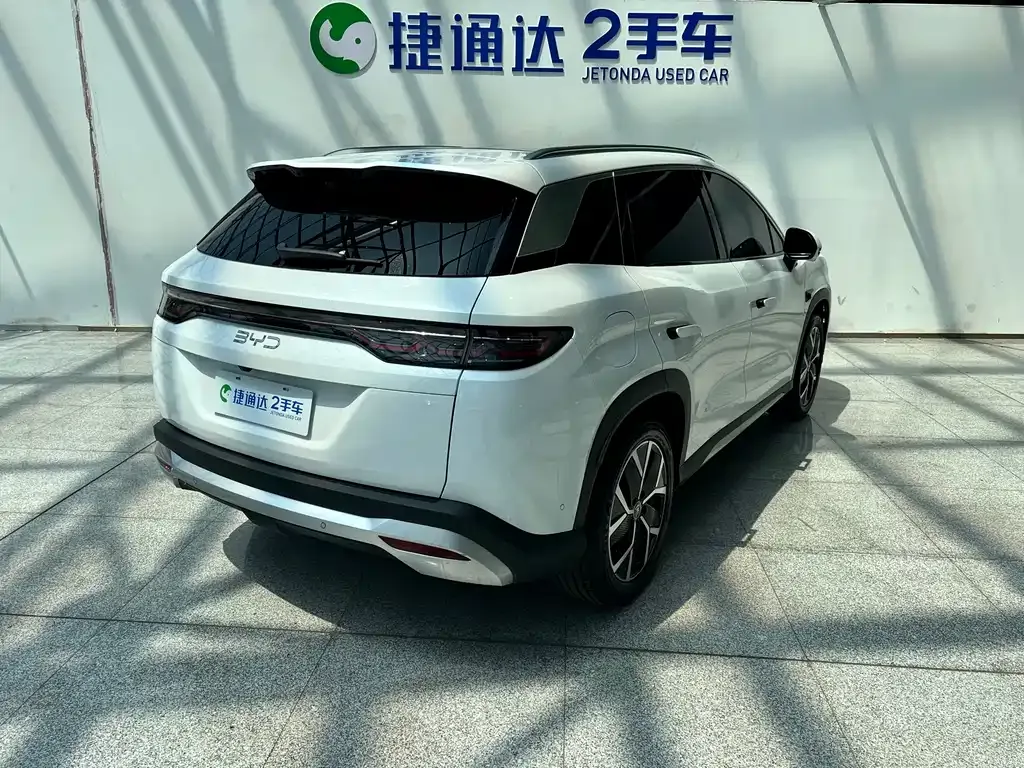 BYD L DM-i — фото 9