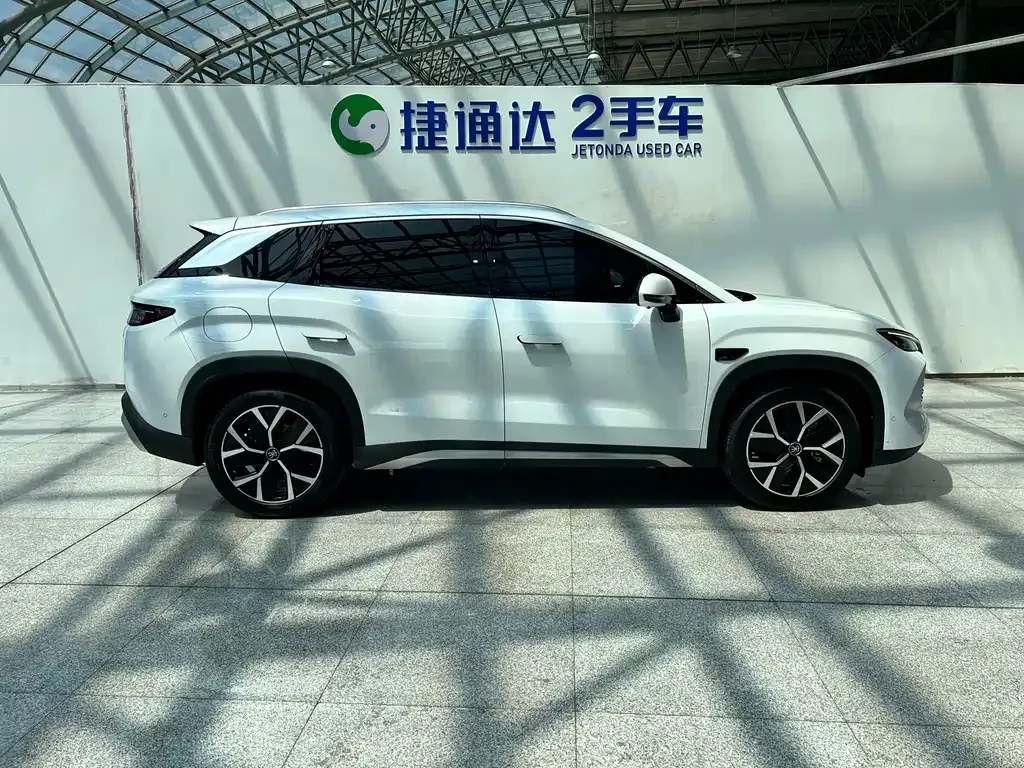 BYD L DM-i — фото 7