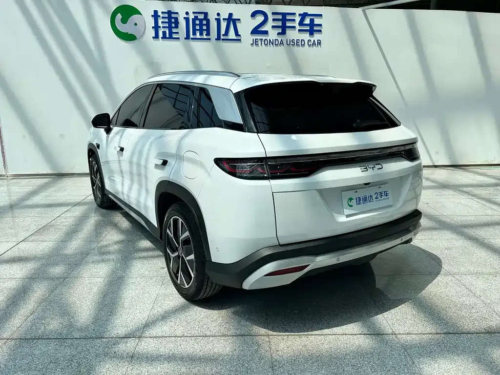 BYD L DM-i — фото 3