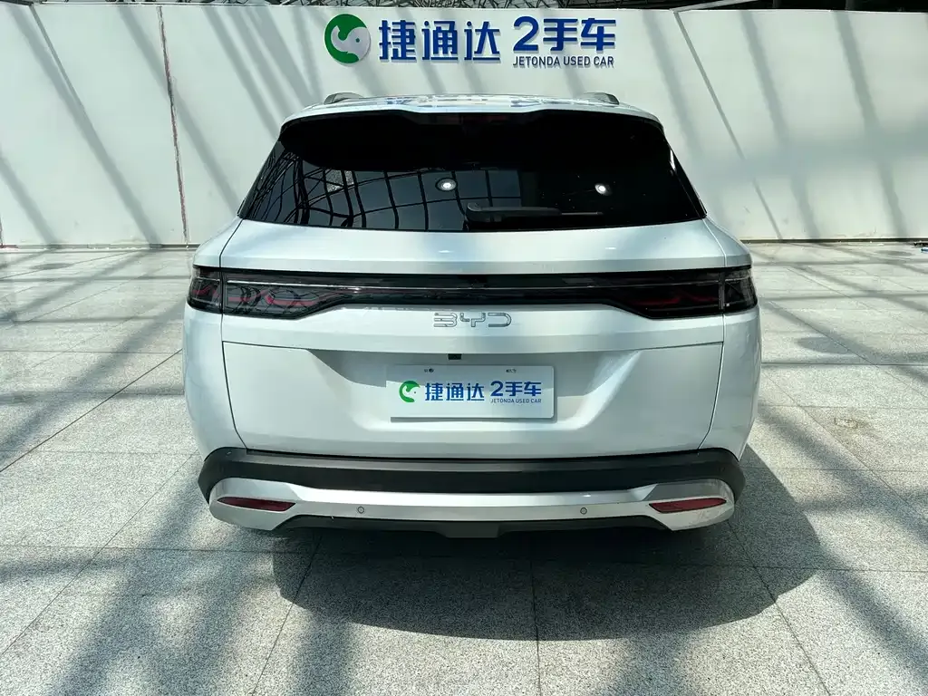 BYD L DM-i — фото 4