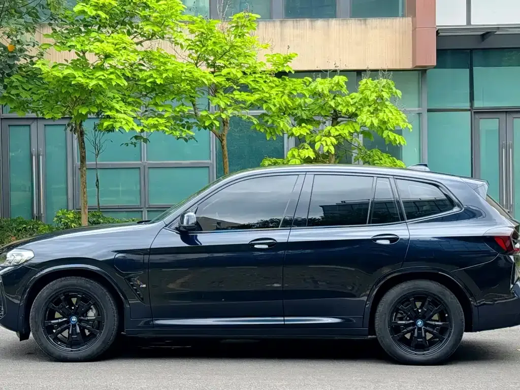 BMW iX3 — фото 3
