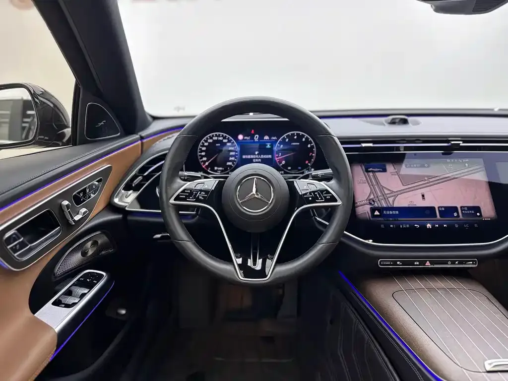 Mercedes-Benz E-Class — фото 7