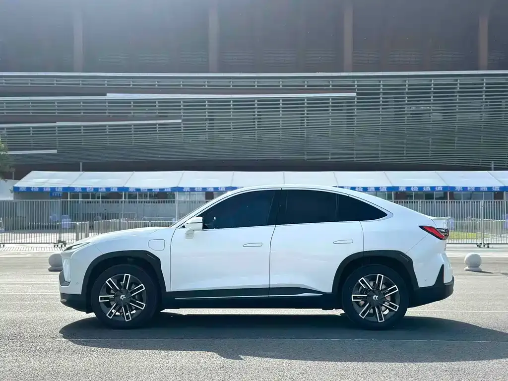 NIO EC6 — фото 10