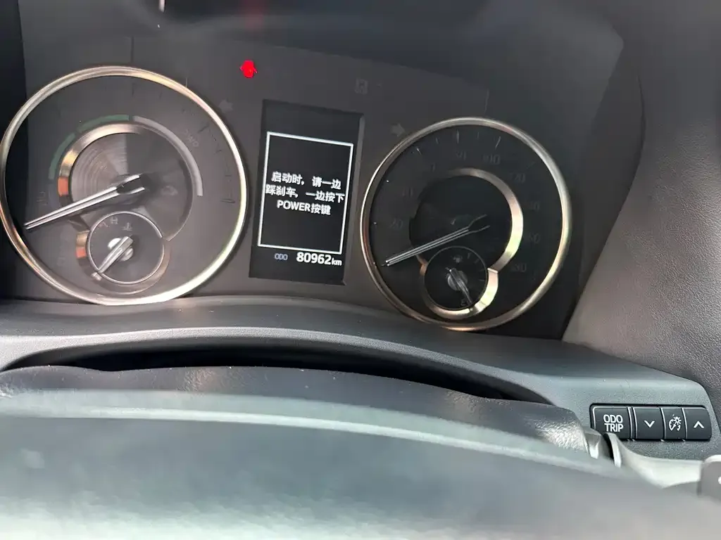 Toyota Alphard — фото 2