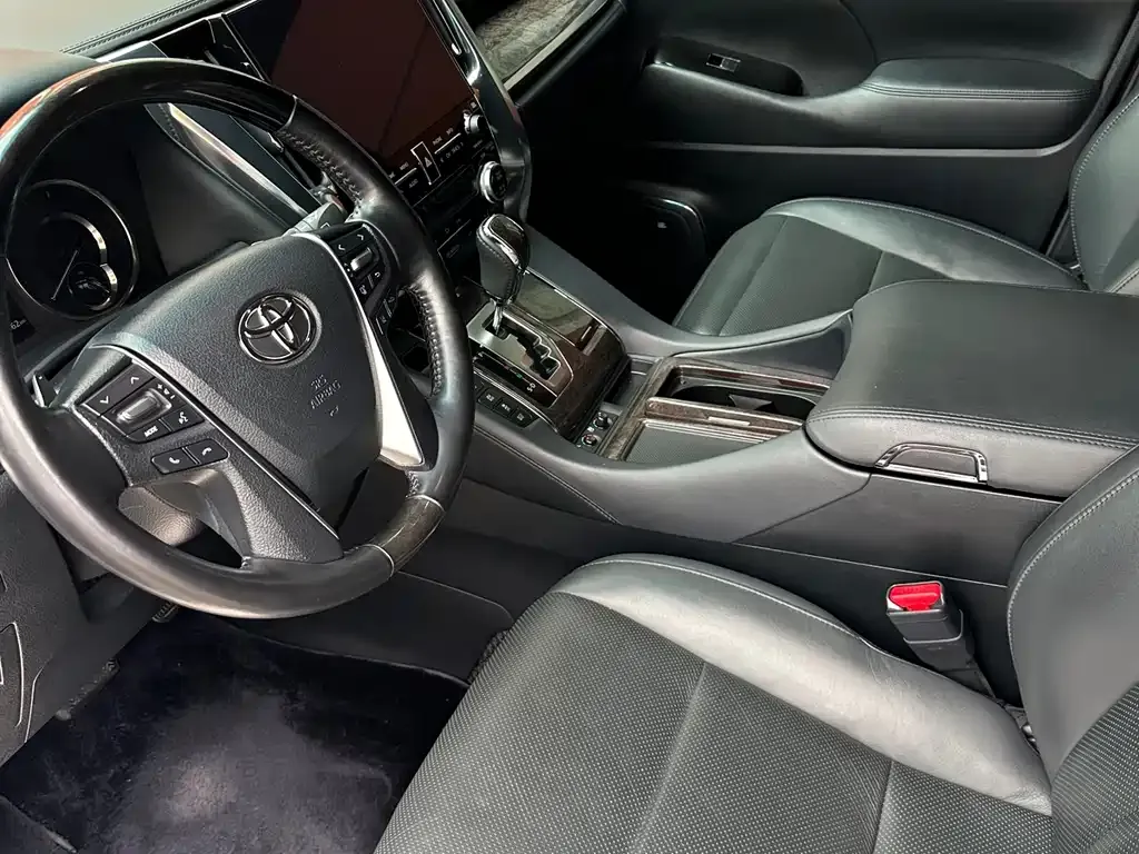 Toyota Alphard — фото 4