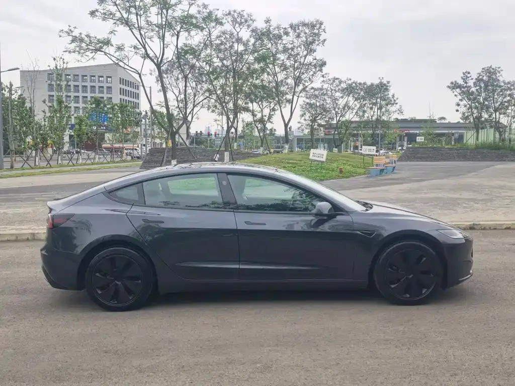 Tesla Model 3 — фото 7