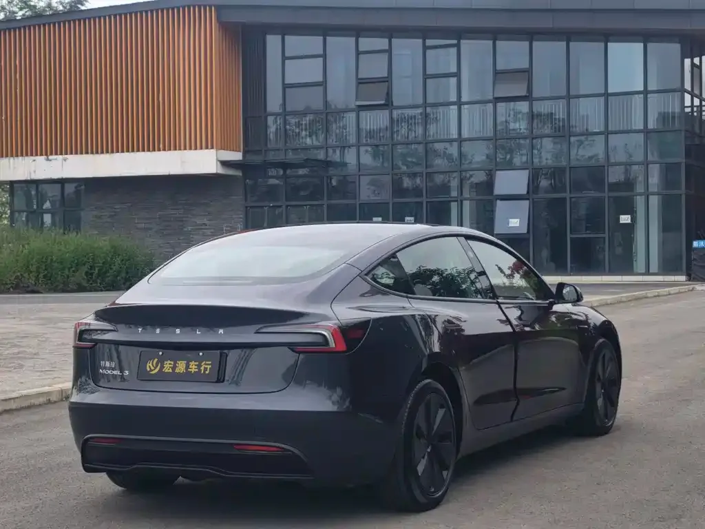 Tesla Model 3 — фото 8