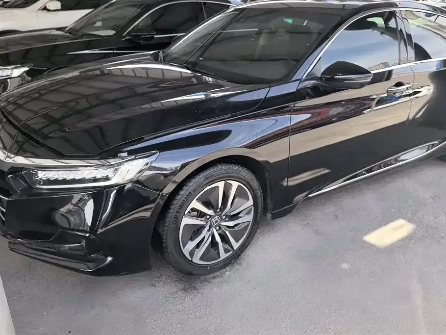 Honda Accord — фото 1