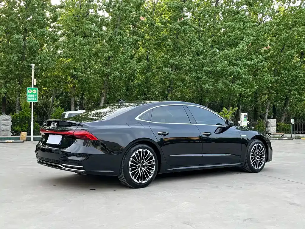 Audi A7L 2024 из CN, фото 9