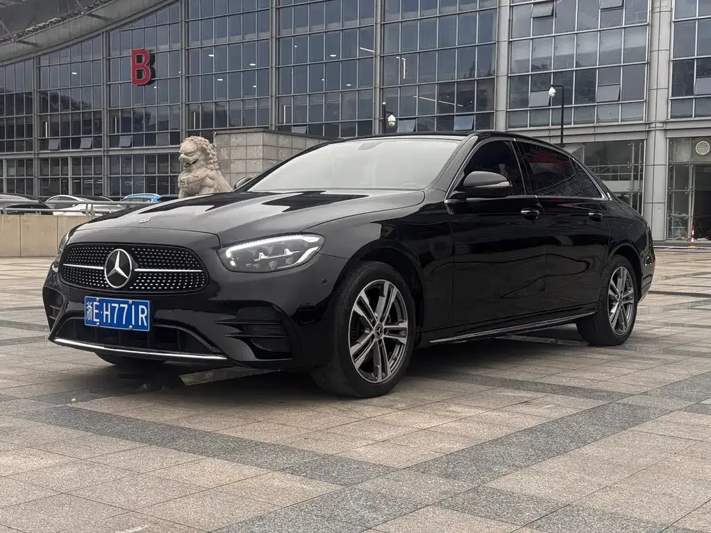 Mercedes-Benz E-Class — фото 1