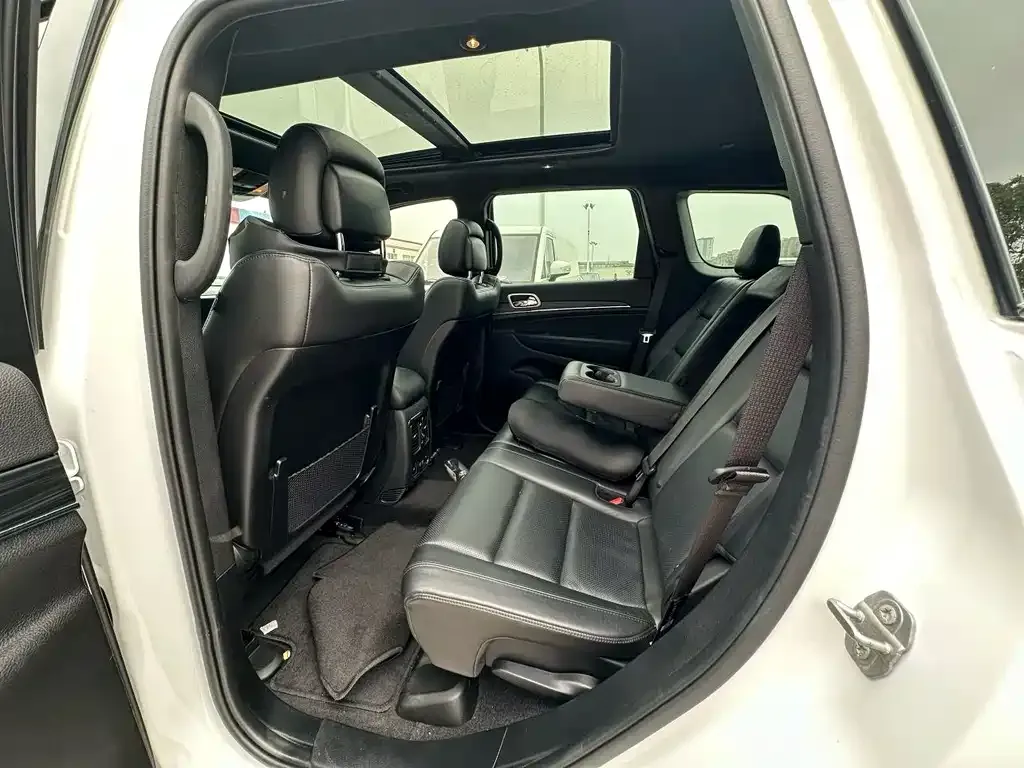 Jeep Grand Cherokee (Import) 2022 из CN, фото 3