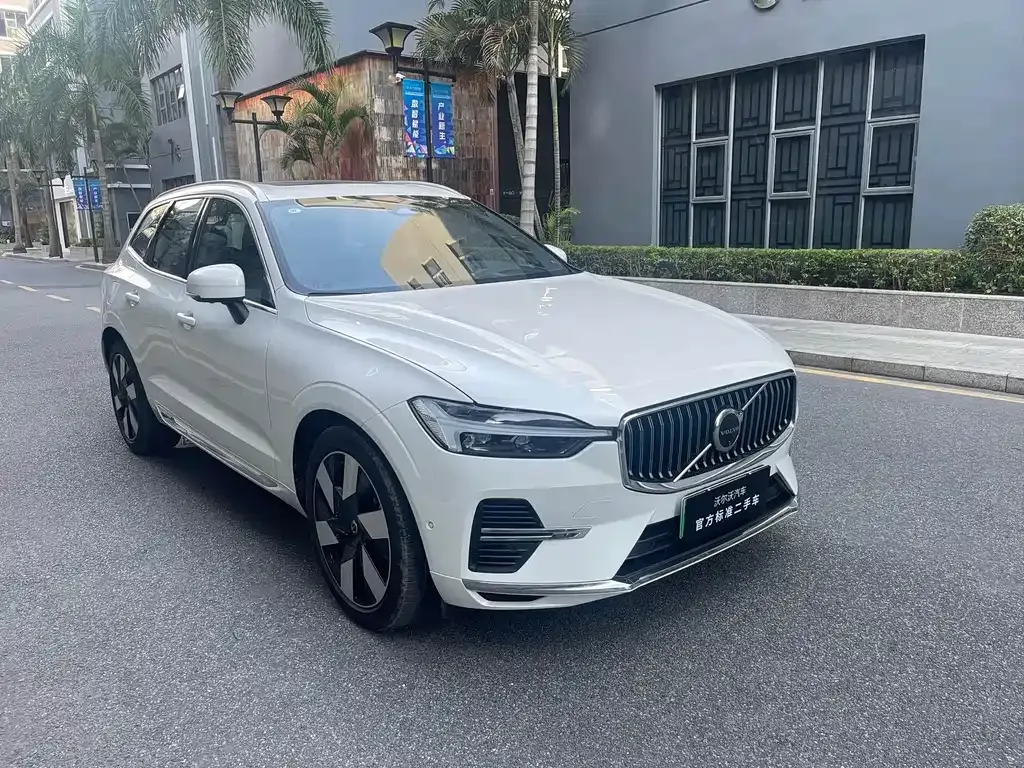 Volvo XC60 PHEV — фото 10