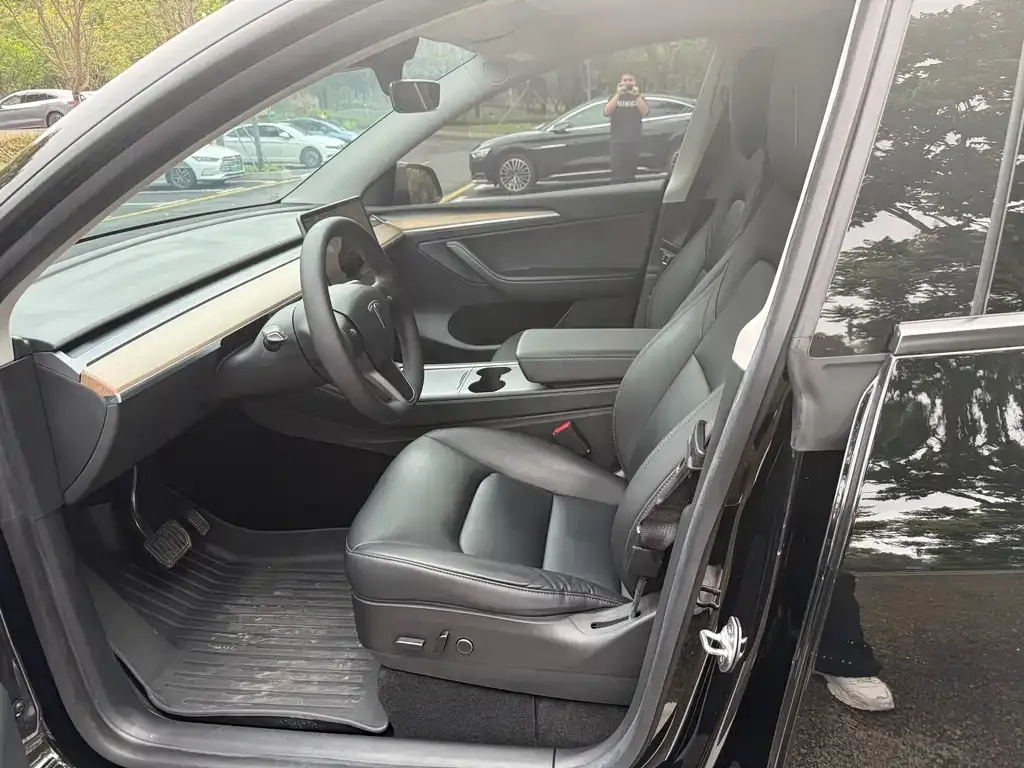 Tesla Model Y — фото 2