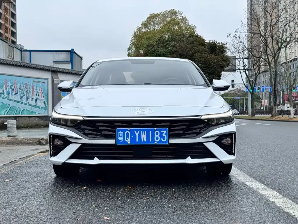 Hyundai Elantra — фото 7