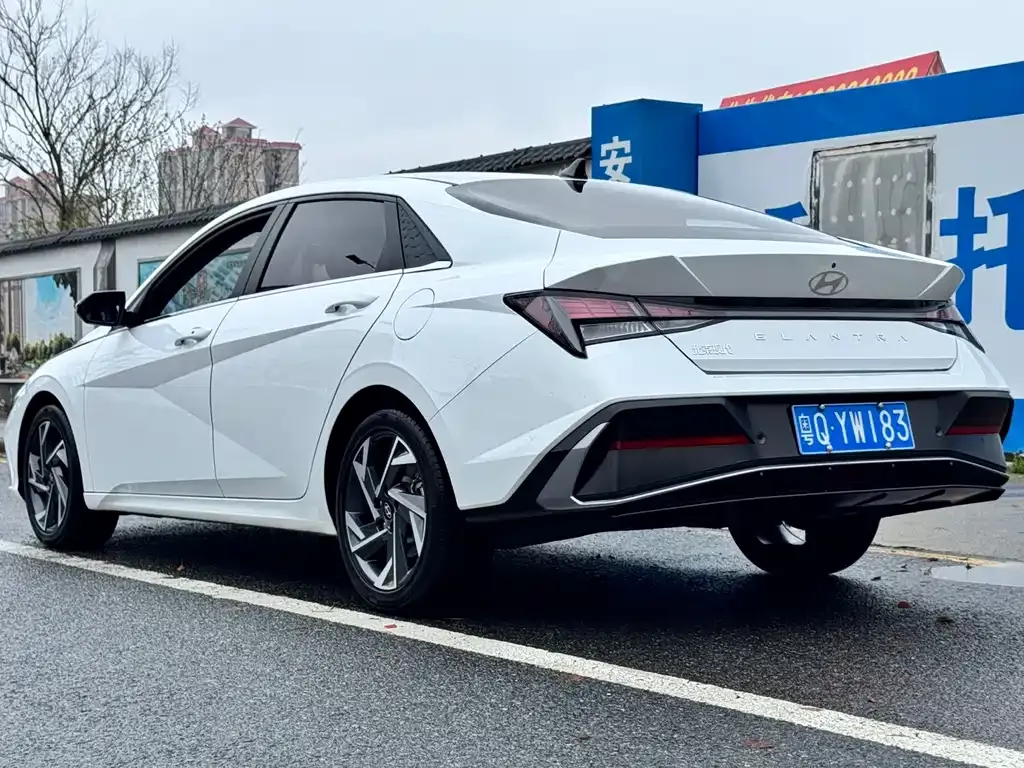Hyundai Elantra — фото 6