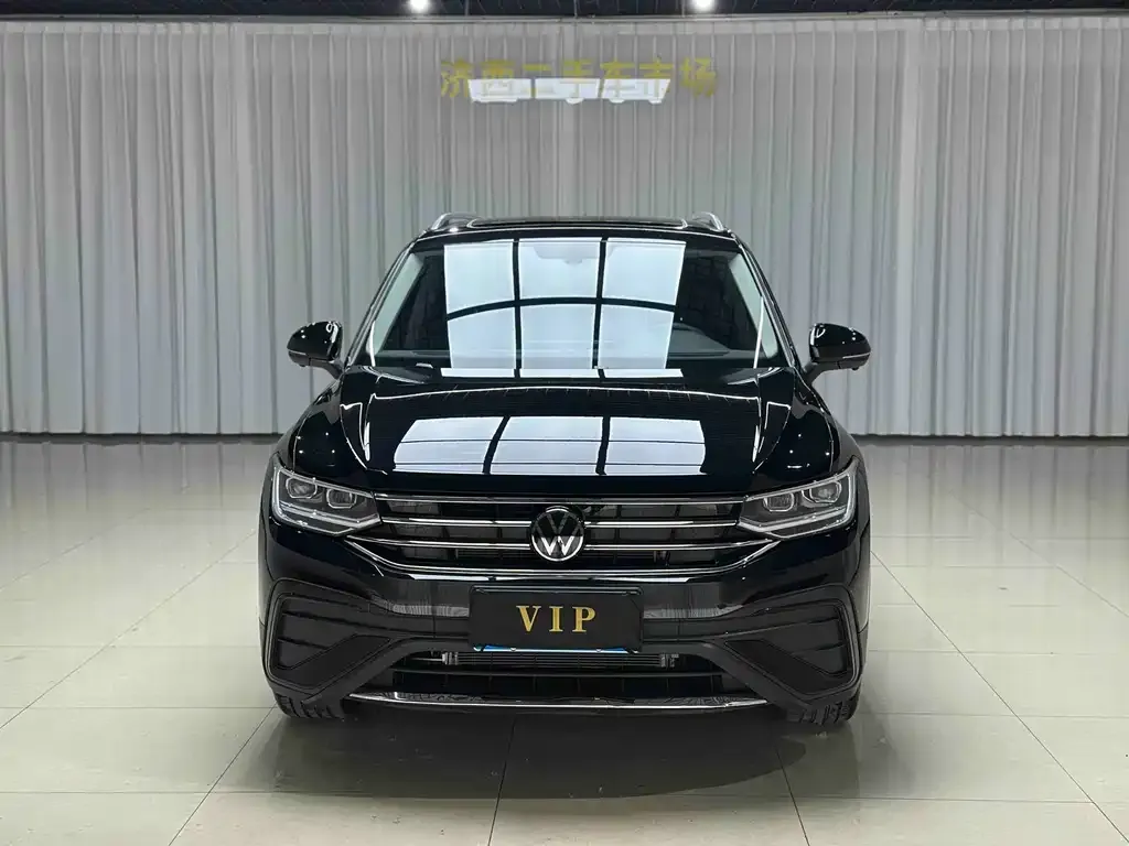 Volkswagen Tiguan L — фото 10