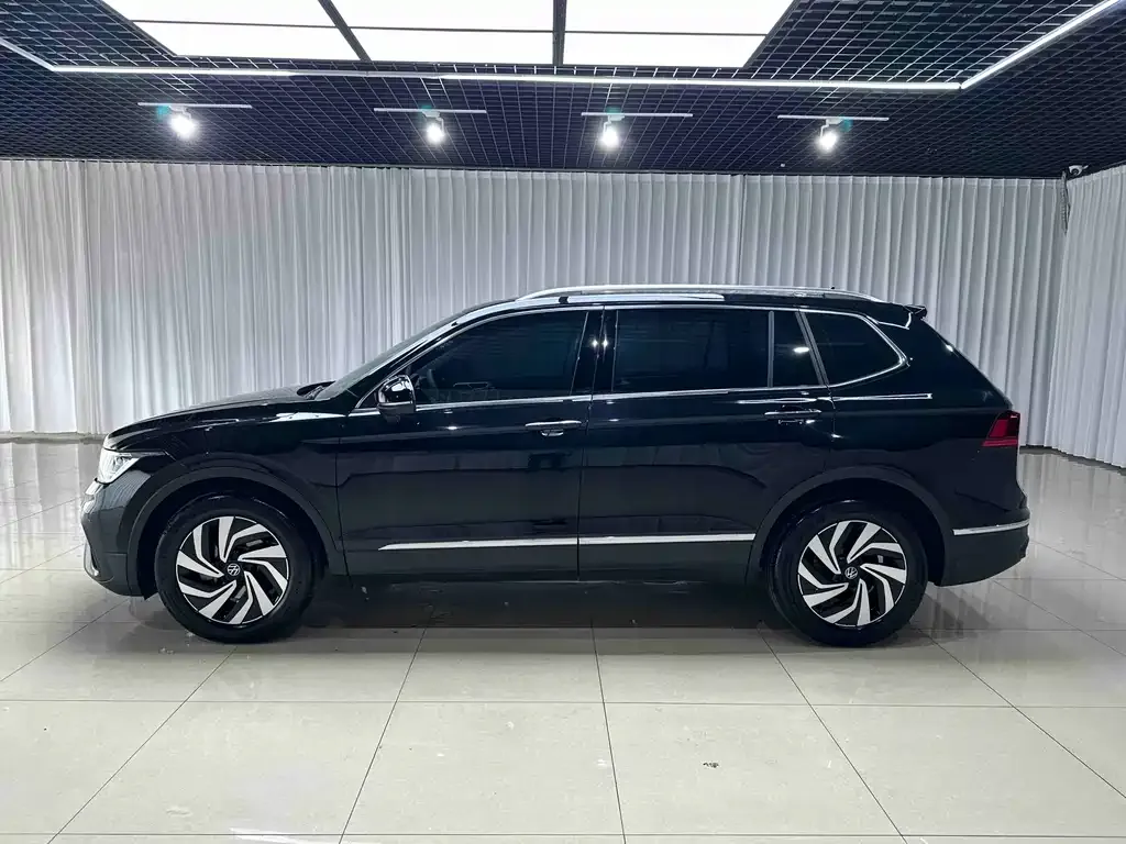 Volkswagen Tiguan L — фото 6