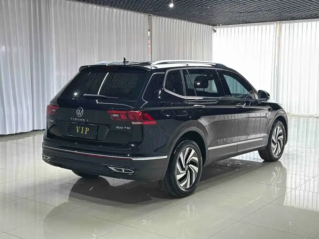 Volkswagen Tiguan L — фото 4