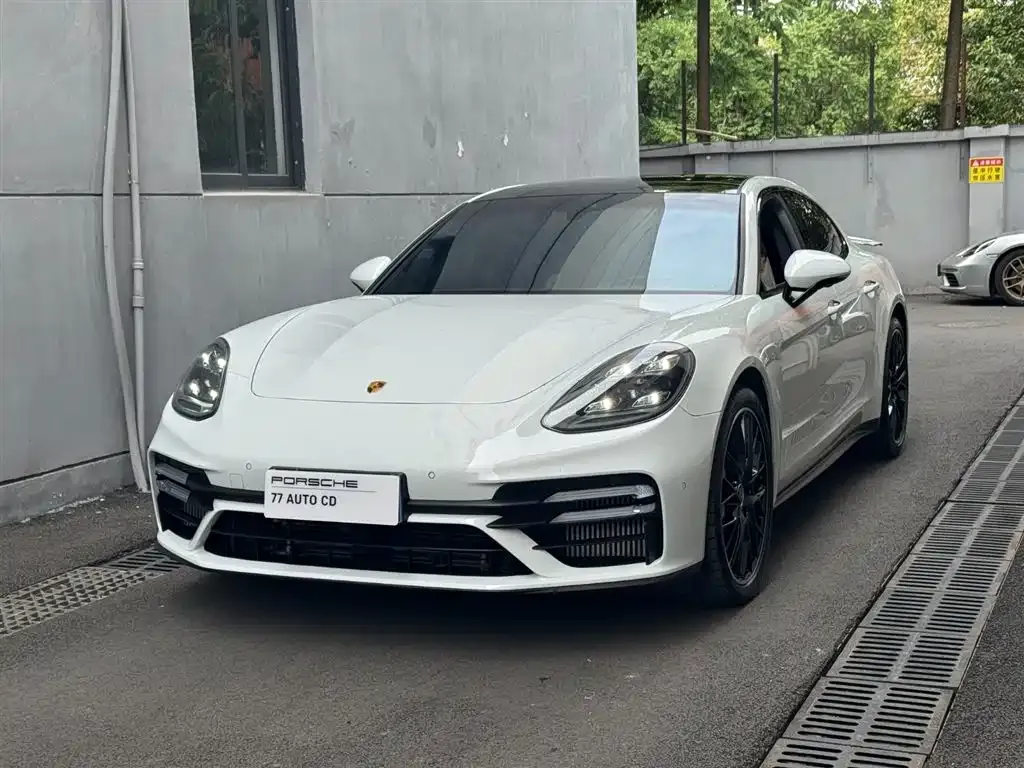 Porsche Panamera — фото 1