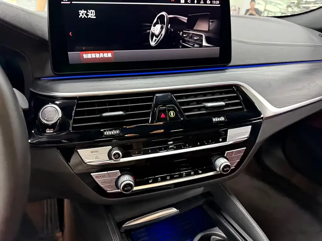 BMW 5 Series — фото 10