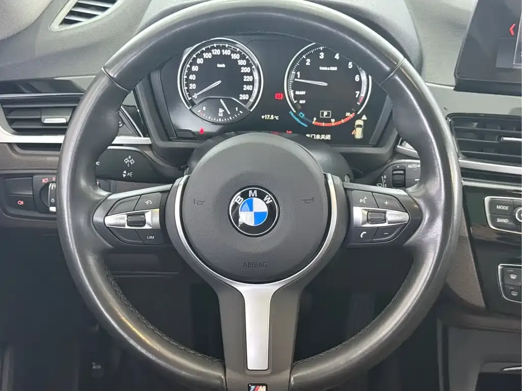 BMW X1 — фото 10