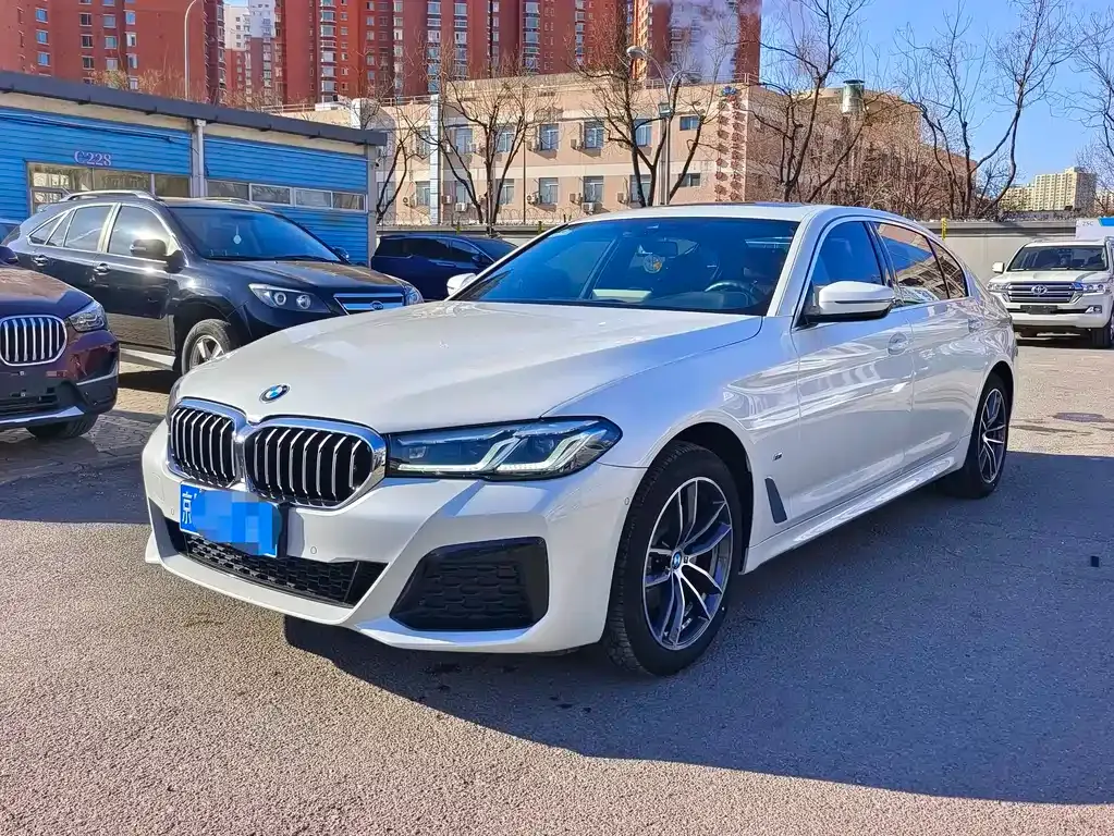 BMW 5 Series — фото 1