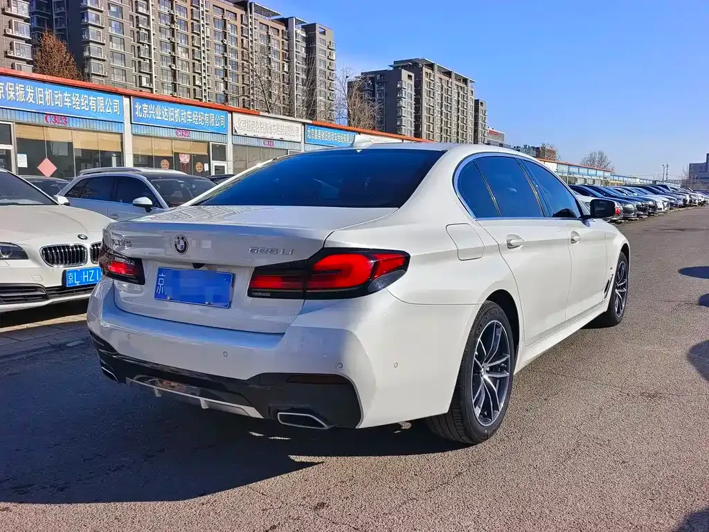 BMW 5 Series — фото 9