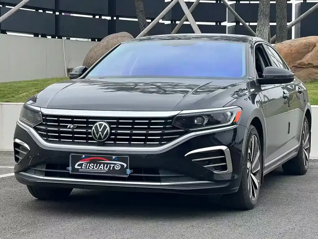 Volkswagen Passat — фото 1