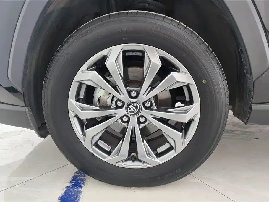 Toyota RAV4 2024 из CN, фото 6