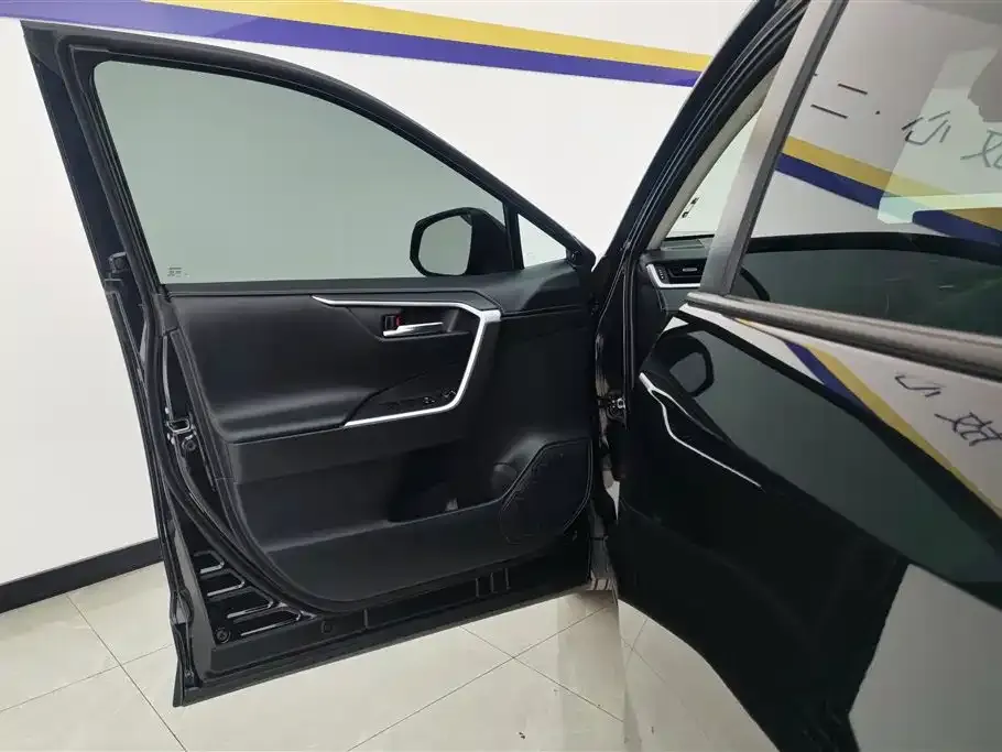 Toyota RAV4 2024 из CN, фото 8