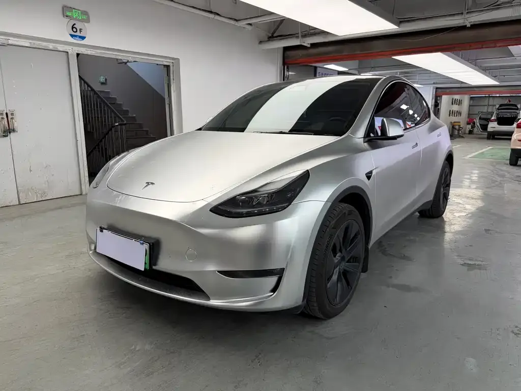 Tesla Model Y — фото 1