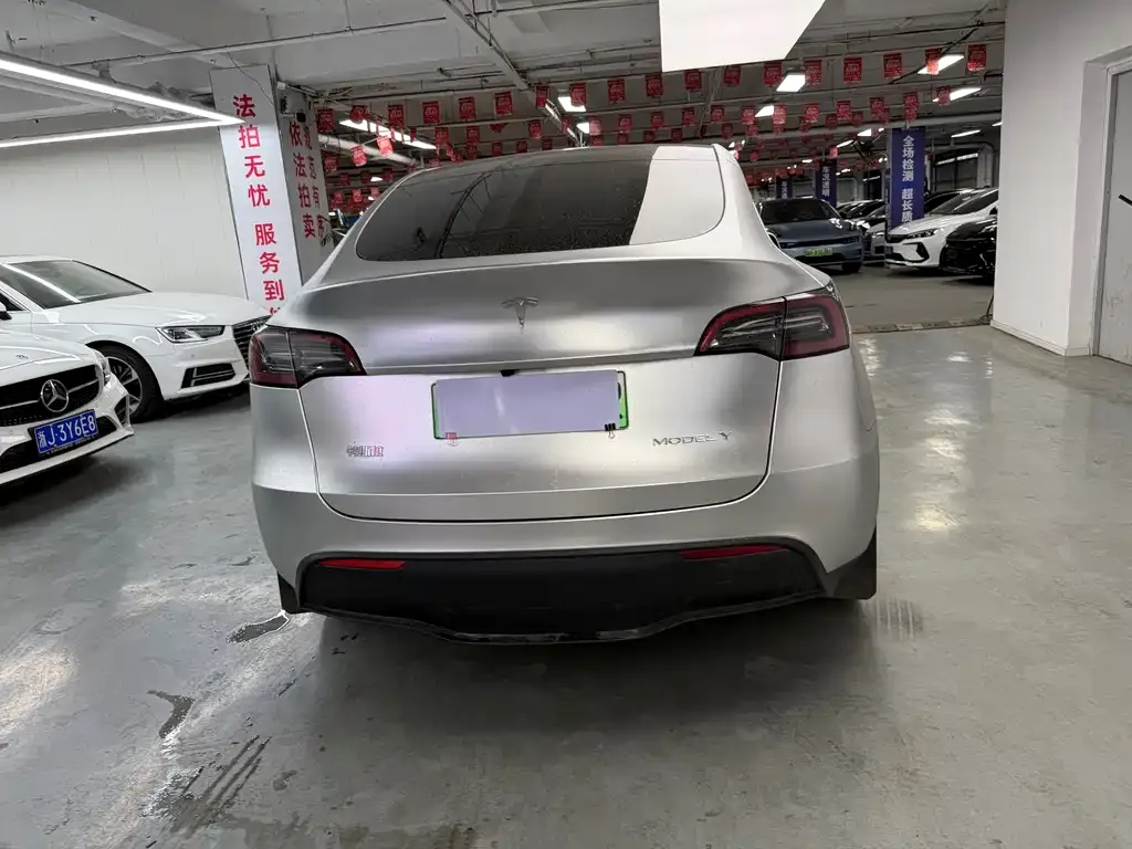 Tesla Model Y — фото 6